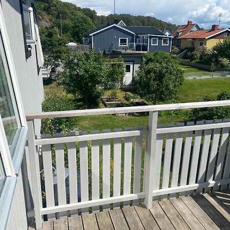 Cheerful Three Room Villa At Stroemstad City Center Exterior photo