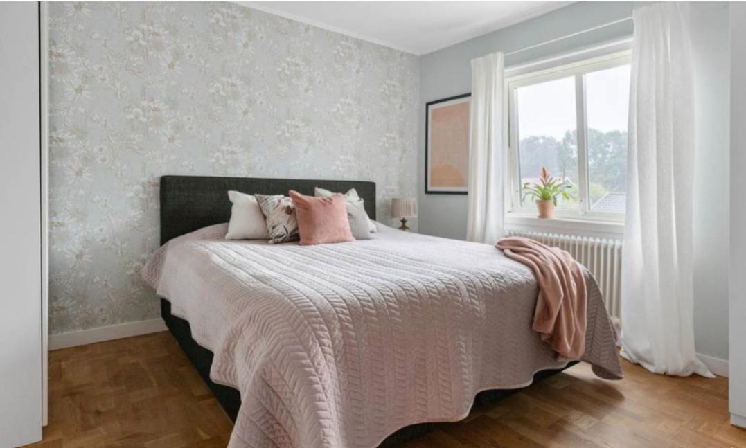 Cheerful Three Room Villa At Stroemstad City Center Exterior photo
